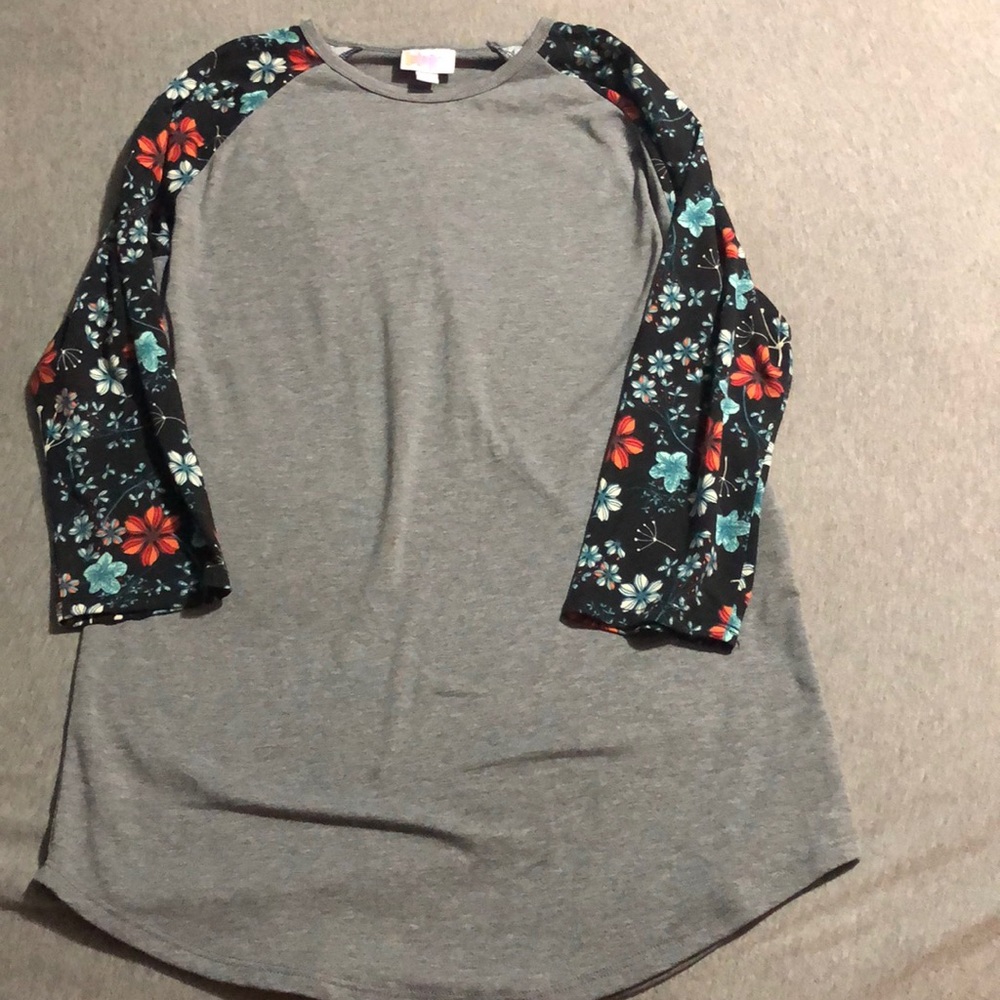 Mid-length sleeve Shirt